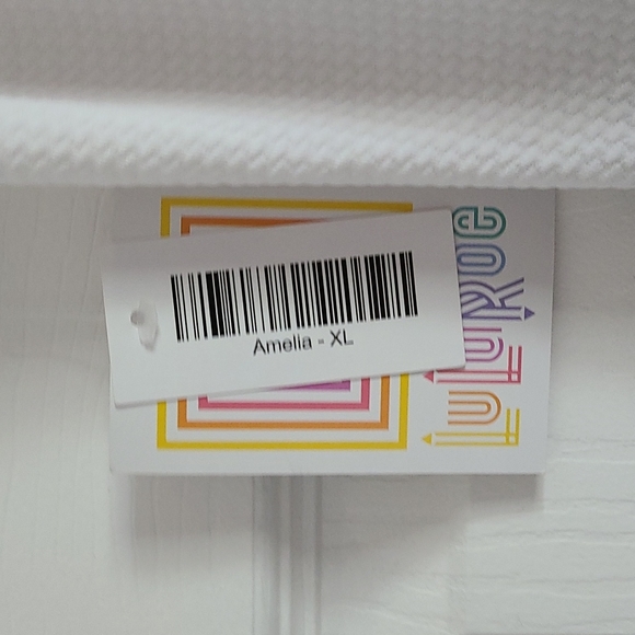 NWT Black and White Lularoe Amelia - Picture 4 of 4